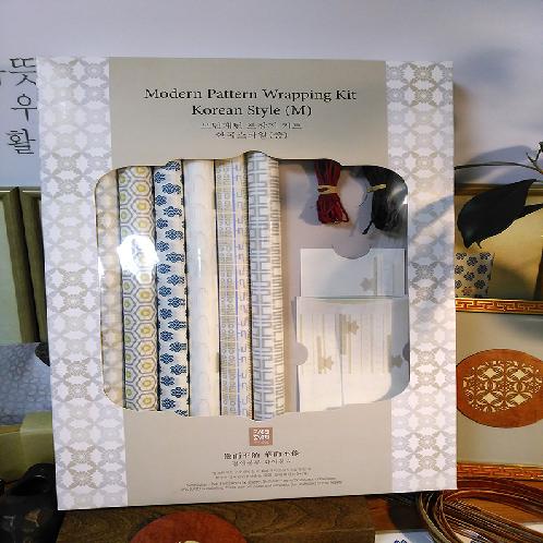 Modern pattern wrapping paper kit- M 